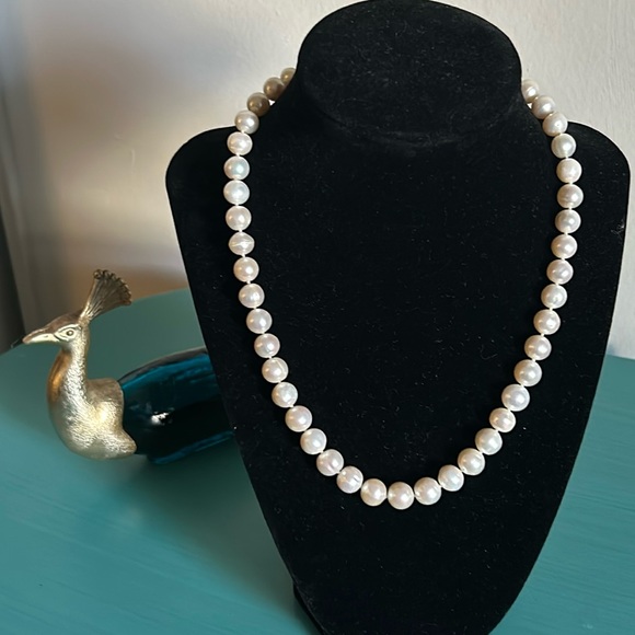 Jewelry - Classically Elegant Cultured Freshwater White Luster Pearl 18” Strand Necklace